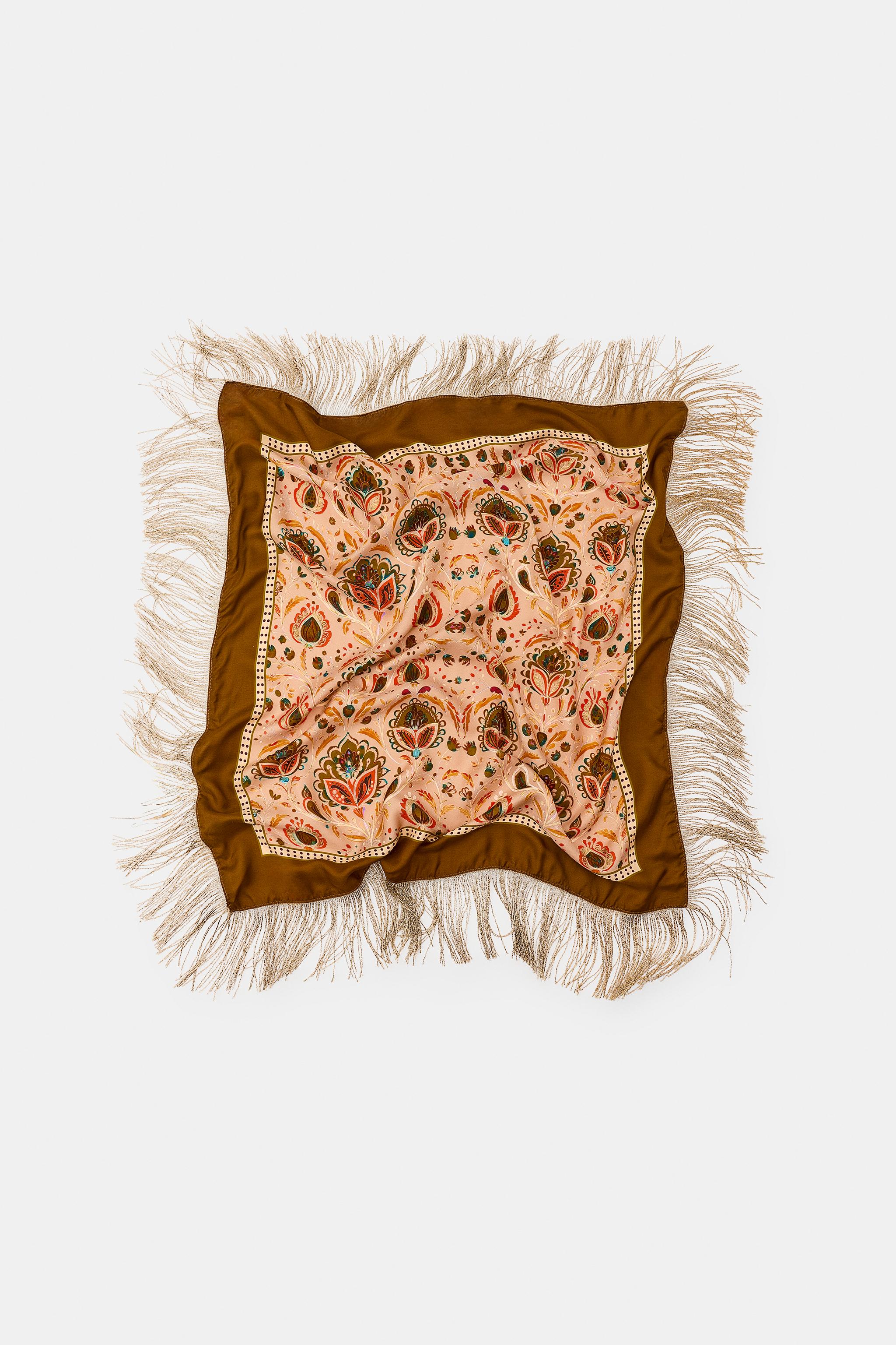 FOULARD IMPRIMÉ AVEC SOIE ET FRANGES